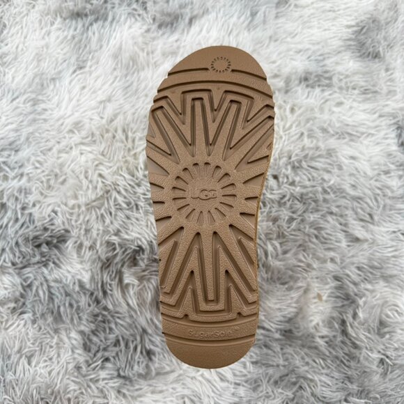 UGG Fur And Leather Snow Boots - Picture 9 of 9